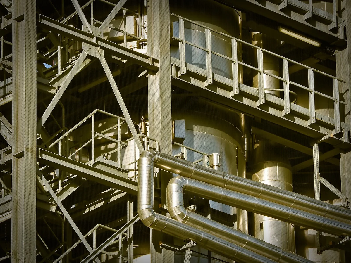 Installer une équerre acier comme un pro
