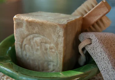 Poncer du bois avant peinture : les meilleures techniques et matériel 2026